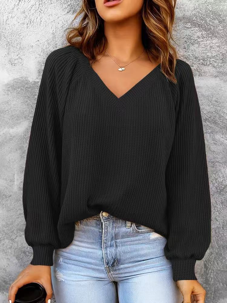 Sorvienne Relaxed Raglan Rib V Neck Jumper in Black