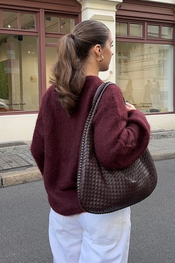 Sorvienne Relaxed Knitted Crew Neck Jumper in Burgundy