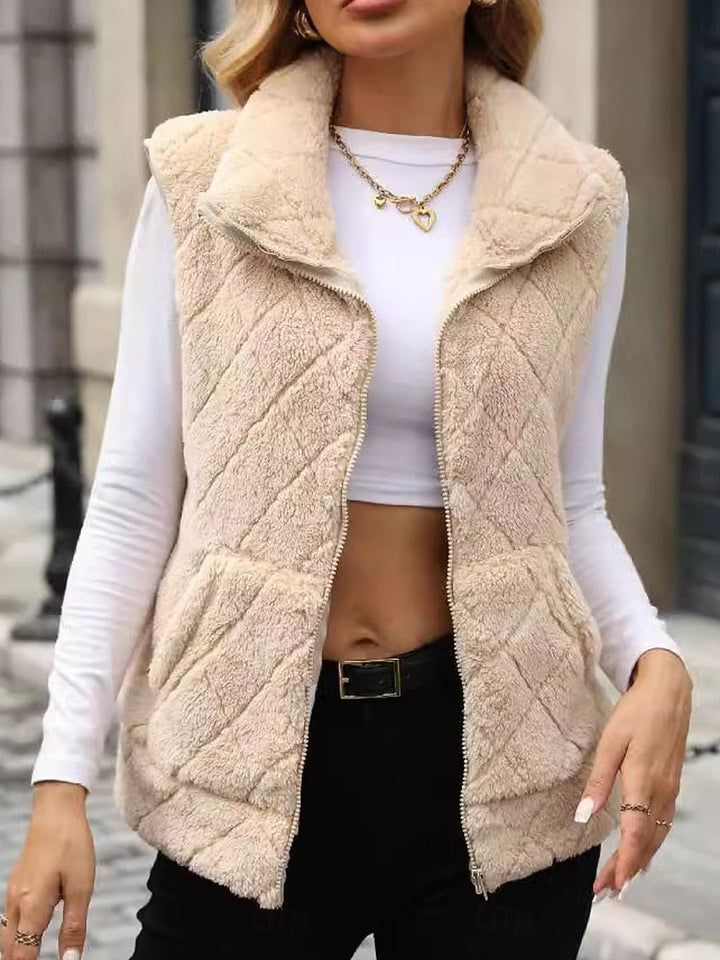 Sorvienne Relaxed Quilted Zip Borg Gilet in Beige